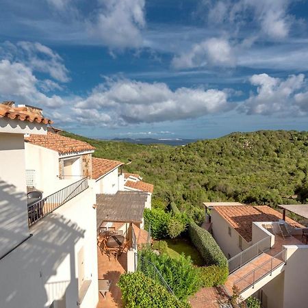 Residence Con Piscina A 4 Km Da Baja Sardinia Cala Bitta Εξωτερικό φωτογραφία