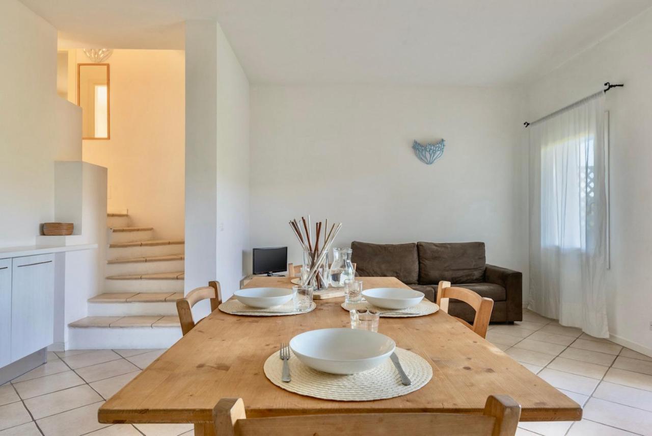 Residence Con Piscina A 4 Km Da Baja Sardinia Cala Bitta Εξωτερικό φωτογραφία