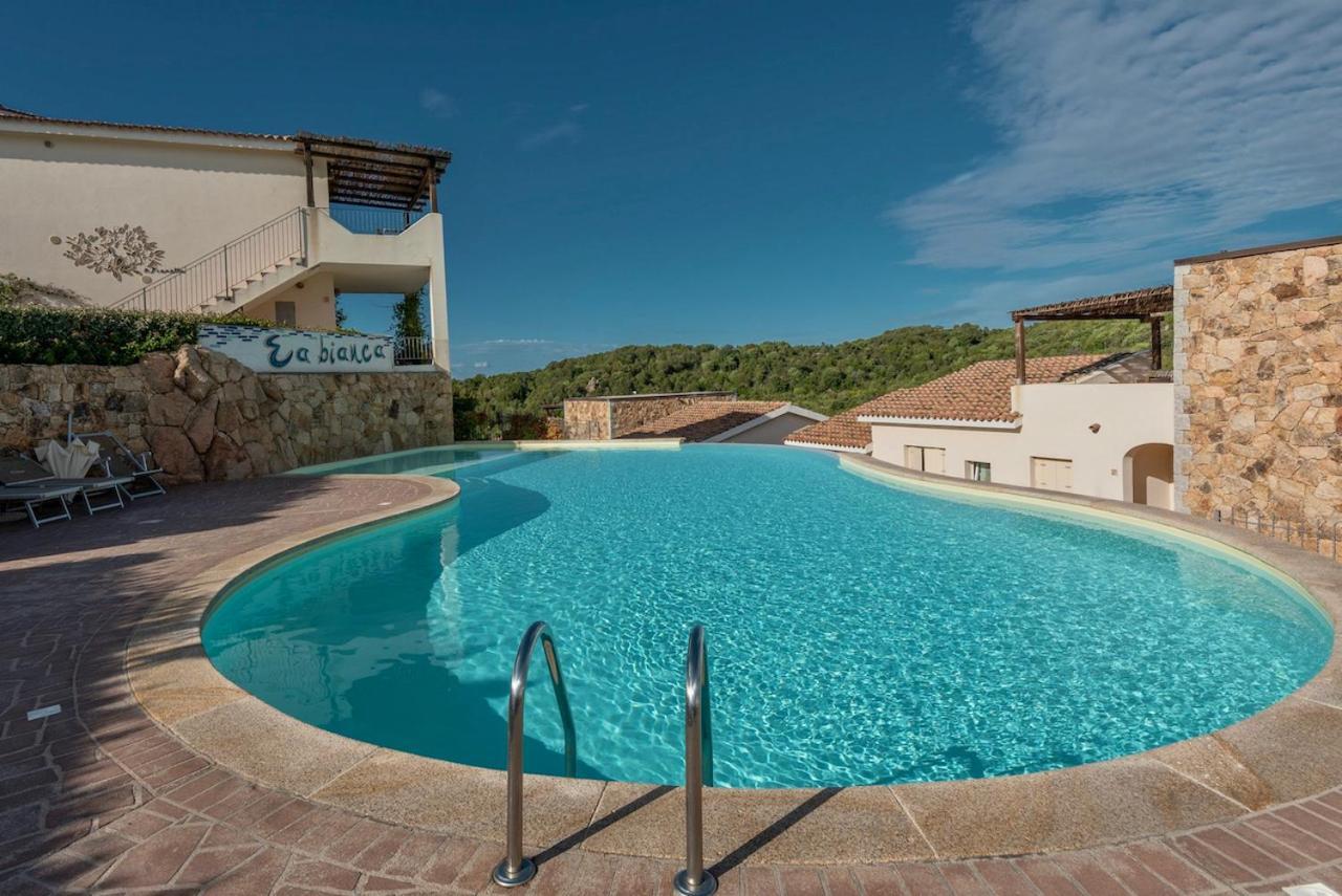 Residence Con Piscina A 4 Km Da Baja Sardinia Cala Bitta Εξωτερικό φωτογραφία
